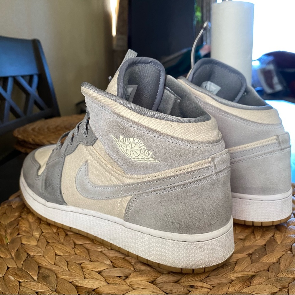 Air Jordan 1 Mid, Coconut Milk Particle Grey Gem